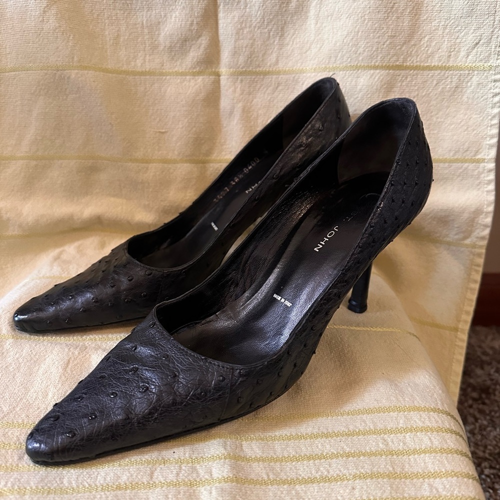 St. John ostrich printed leather kitten heel pump size 8.5 B.